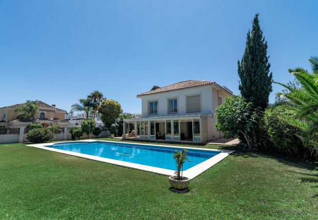 Villa in San Pedro de Alcántara - CLN- Spacious 6 bedroom villa 100 m to beach