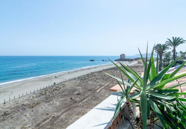 Appartement in Casares - LAP- 3 bed apartment on the beach. Families only