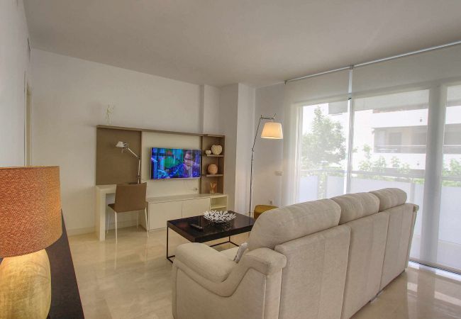 Appartement in Marbella - 1092 Luxury Apartment Steps from Beach Promenade