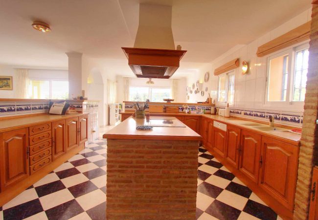 Villa in Estepona - 1175  Exclusive Villa with Heated Pool