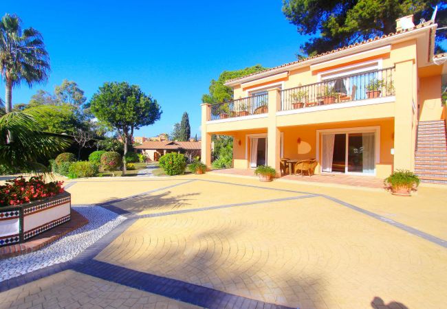 Villa in Estepona - 1072 Beachfront El Paraiso Retreat with Pool & BBQ