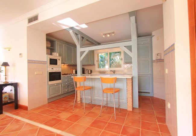 Villa in Estepona - 1072 Beachfront El Paraiso Retreat with Pool & BBQ