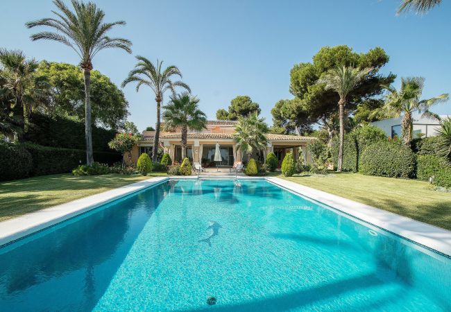 Villa in Estepona - 1072 Beachfront El Paraiso Retreat with Pool & BBQ