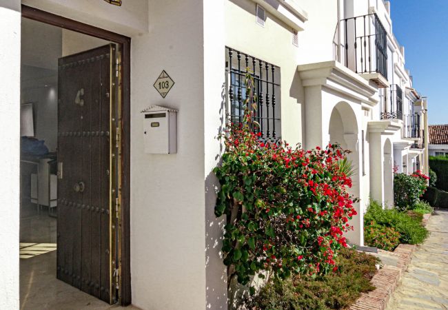 Herenhuis in Nueva Andalucia - AP103- Aloha Pueblo Marbella by Roomservices