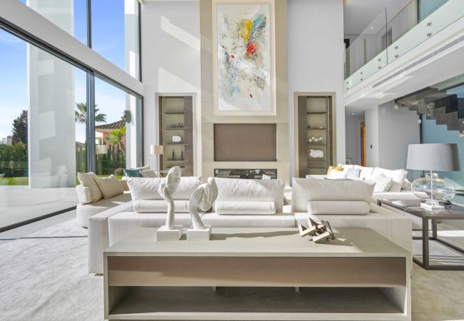 Villa in Marbella - 3006 Luxurious Beachside Designer Villa in Elviria