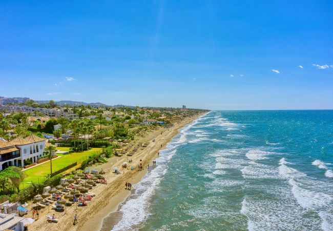 Appartement in Marbella - 3030 Elegant Beachside Penthouse with Sea Views