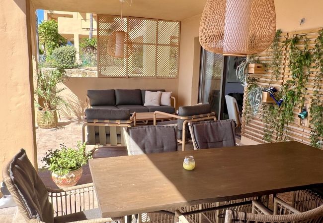 Apartamento en Benahavís - Serene 3-Bedroom Apartment with Stunning Views