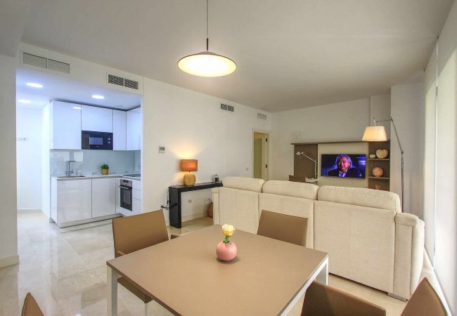 Apartamento en Marbella - 1092 Luxury Apartment Steps from Beach Promenade