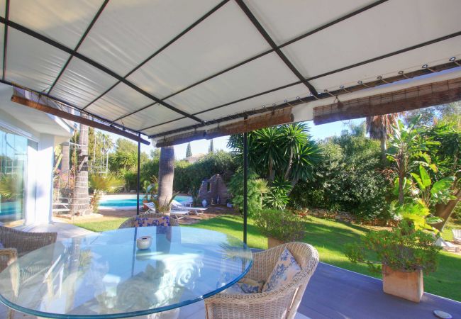 Villa en Marbella - 2042 Elegant Villa with Garden and Heated Pool