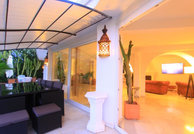 Villa en Marbella - 2042 Elegant Villa with Garden and Heated Pool