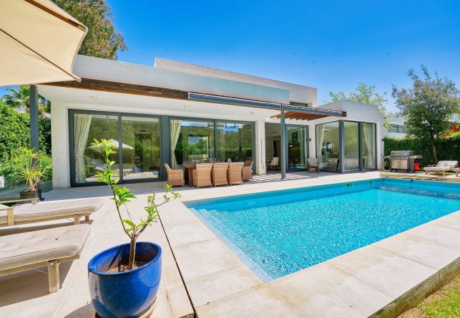 Villa en Estepona - 2223 Luxurious Modern Villa with Private Pool