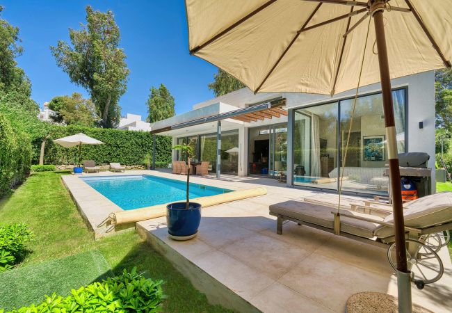 Villa en Estepona - 2223 Luxurious Modern Villa with Private Pool