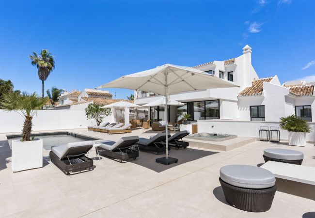 Villa à Marbella - Private Luxury Villa Steps from the beach!