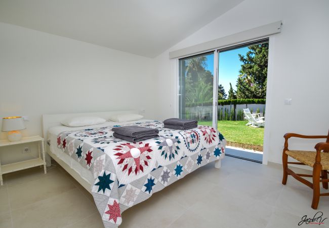 Villa à Marbella - Spacious Family Villa with Pool & Sunny Garden