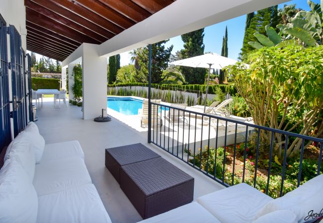 Villa à Marbella - Spacious Family Villa with Pool & Sunny Garden