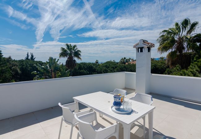 Villa à Marbella - Spacious Family Villa with Pool & Sunny Garden