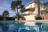 Appartement à Marbella - Beachside Family Apartment with Direct Pool Access