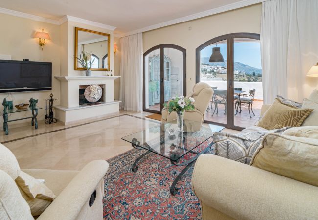 Maison mitoyenne à Nueva andalucia - LAG - Spacious 3BR townhouse with private jacuzzi