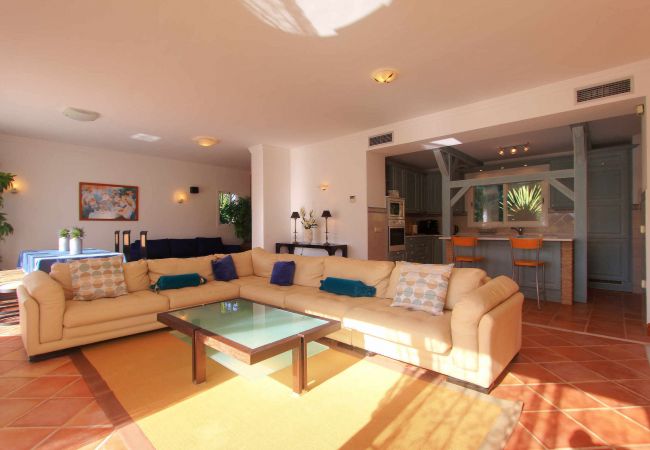 Villa in Estepona - 1077 Luxurious Beachfront Villa with Pool