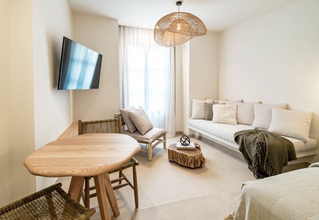 Apartment in Estepona - A1- Seaclub suites by Roomservices