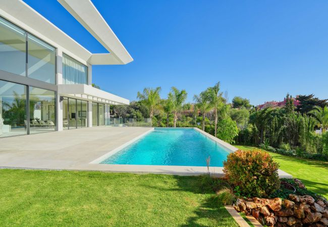 Villa in Marbella - 3006 Luxurious Beachside Designer Villa in Elviria