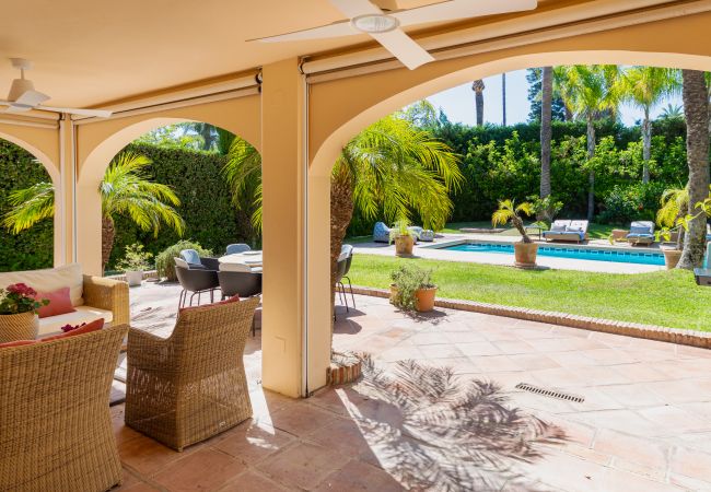 Villa in Marbella - Charming Andalusian-Style Beach Villa